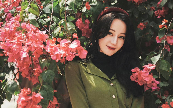 Địch Lệ Nhiệt Ba khoe nhan sắc chuẩn mỹ nhân Hồng Kông, đỉnh thế nào mà được 'phong thần'? Ảnh 2