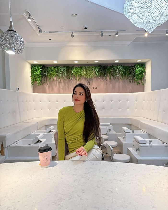 Trước đó trong hai lần sinh nở, Phạm Hương đều kín tiếng và không để lộ việc bản thân mang bầu và 'vượt cạn'. Ảnh: Instagram phamhuongbee