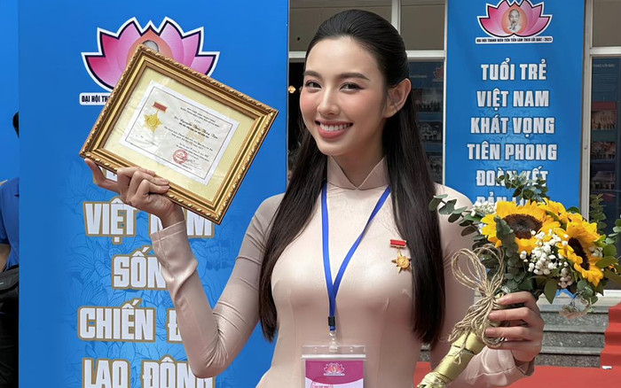 Nàng hậu chăm diện áo dài nhất năm gọi tên Thuỳ Tiên Ảnh 2