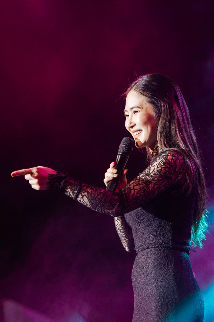 “Em gái mưa” Hương Tràm tái xuất với visual cực “bén”, thể hiện loạt hit gây thương nhớ.