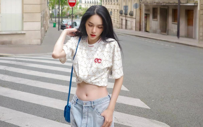 Hoa hậu Hương Giang khoe eo nhỏ hơn cả Ngọc Trinh Ảnh 2