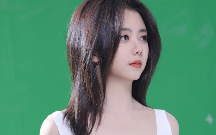 Phát sốt với nhan sắc như lão hóa ngược của Đàm Tùng Vận sau khi công khai 'bạn trai' kém 7 tuổi Ảnh 2