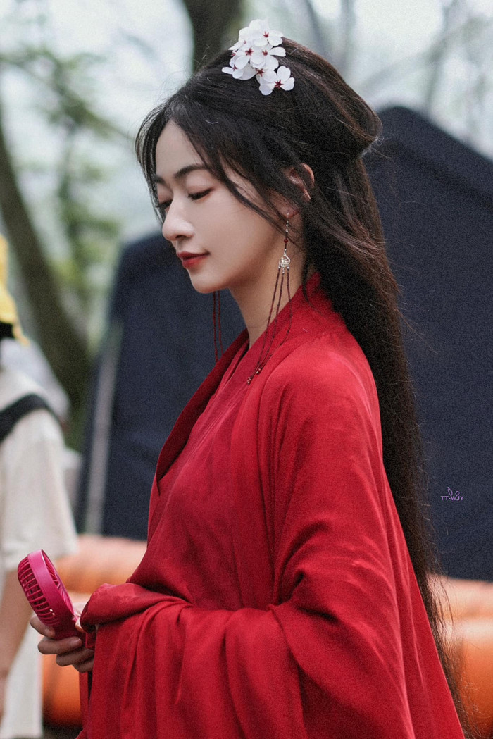 Ngô Cẩn Ngôn liệu có thể vượt mặt Bạch Lộc khi Mặc Vũ Vân Gian lên sóng