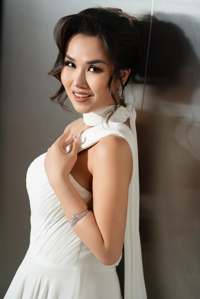 Nhan sắc nữ ca sĩ ngày càng thăng hạng.