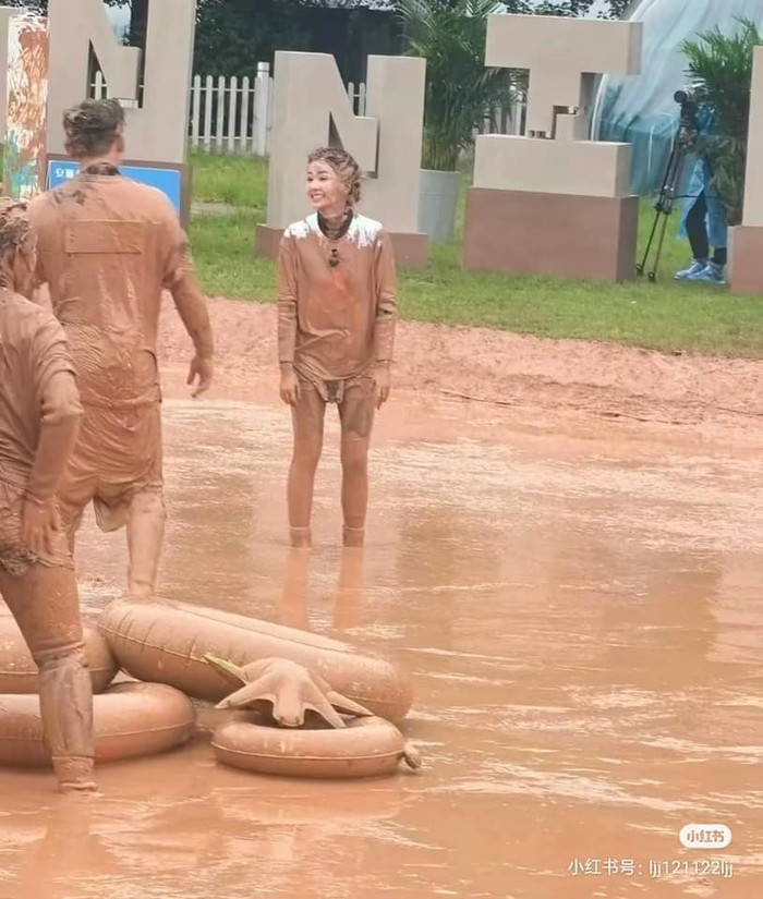 Khán giả khen Bạch Lộc nhiệt tình, không sợ mất hình tượng.