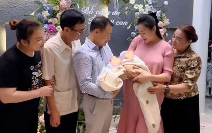 Shark Bình chăm con chu đáo, nhập vai ông bố bỉm sữa khiến Phương Oanh rơi nước mắt Ảnh 2