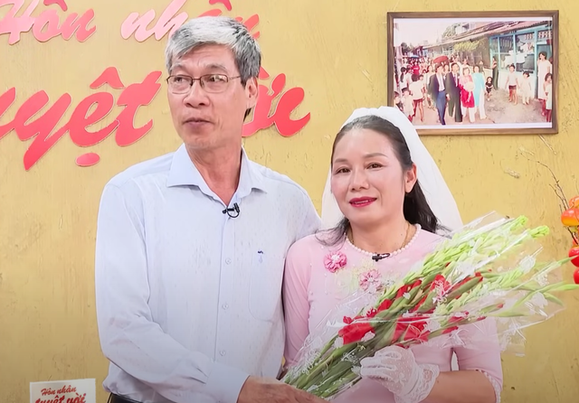 Cả hai hiện ngoài 50 tuổi