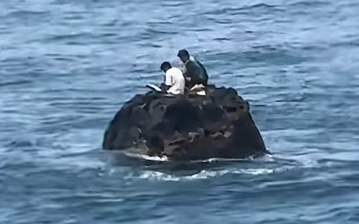 Chán cuộc sống xô bồ thành thị, hai thanh niên rủ nhau ra đảo tâm sự chuyện anh em Ảnh 2