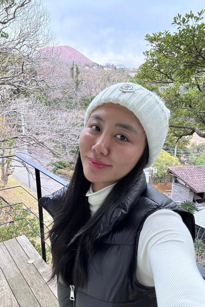 Nhìn cách Văn Mai Hương chăm chỉ checkin ở những địa du lịch nổi tiếng như thế này thì những chia sẻ của Hứa Kim Tuyền dường như chẳng sai chữ nào! 