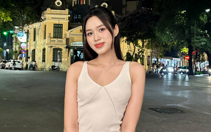 Đỗ Thị Hà chụp cảnh đêm nhưng nhan sắc sáng bừng Ảnh 2