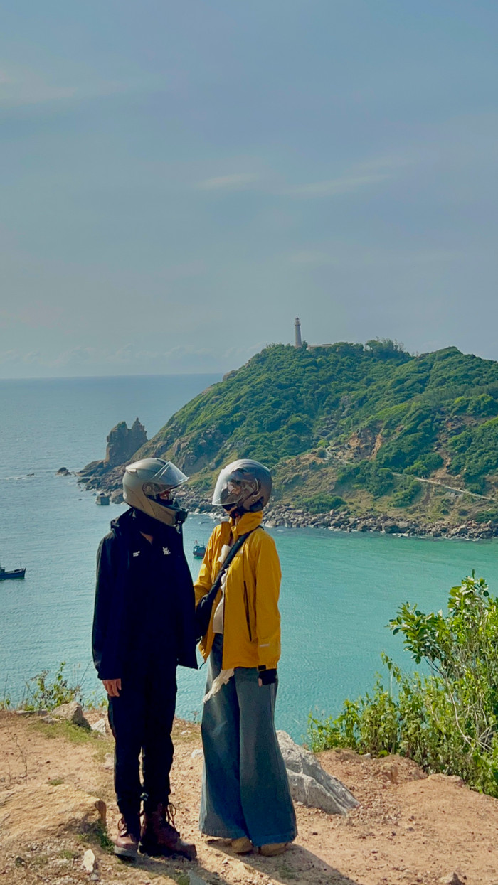 Cặp đôi lựa chọn đi du lịch xuyên Việt để kỷ niệm tình yêu.