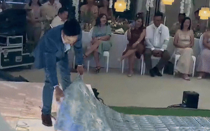 Chú rể khoác 440 triệu đồng lên người cô dâu trong lễ cưới Ảnh 2