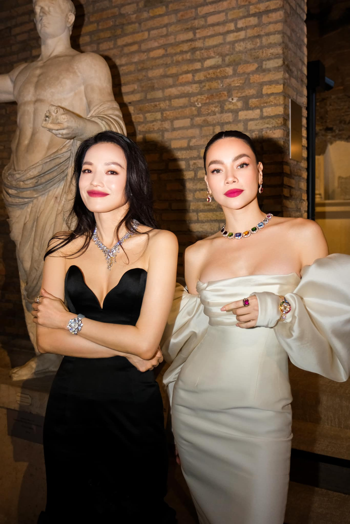 Thư Kỳ rất xinh đẹp nhưng cô bị mắc lỗi trang điểm trong bức ảnh chụp với Hồ Ngọc Hà