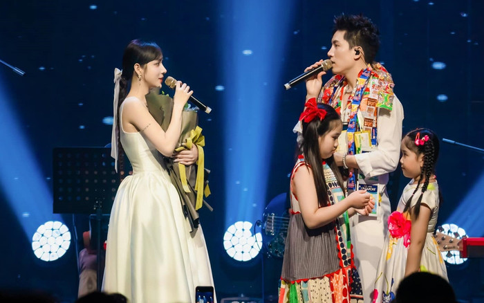 LyLy gặp sự cố trang phục, Anh Tú phản ứng trước lời khiếm nhã của khán giả Ảnh 2