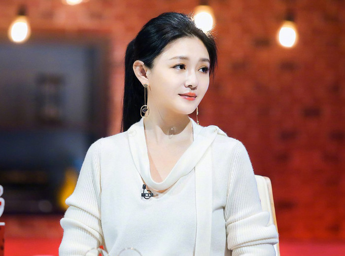 Từ Hy Viên bị mẹ chồng cũ cáo buộc thiếu quan tâm đến con trai. 