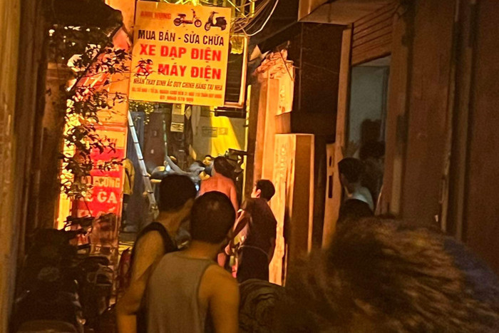 Đến 0h52 cùng ngày, cảnh sát đã tiếp cận hiện trường, triển khai chữa cháy, ngăn cháy lan cùng các mũi trinh sát tìm kiếm, cứu người bị nạn. Qua tìm kiếm, sơ bộ các lực lượng phát hiện 14 người tử vong.