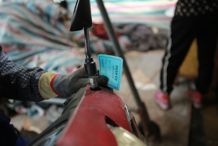 Mỗi người dân sẽ được phát một phiếu cân vải như thế này