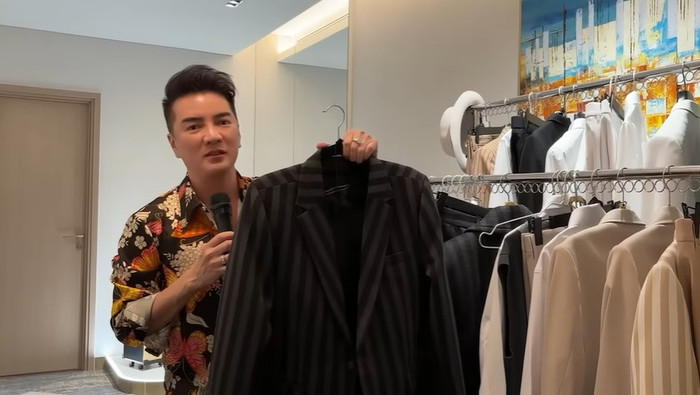 Đàm Vĩnh Hưng tuyên bố tặng hết tài sản nếu có ai tìm được chiếc áo giống như của anh.
