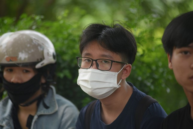 Vũ thất thần khi nghe tin chị họ thiệt mạng trong vụ cháy