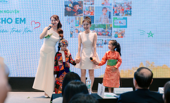 Lâm Bảo Ngọc và Huyền Anh Yoko.