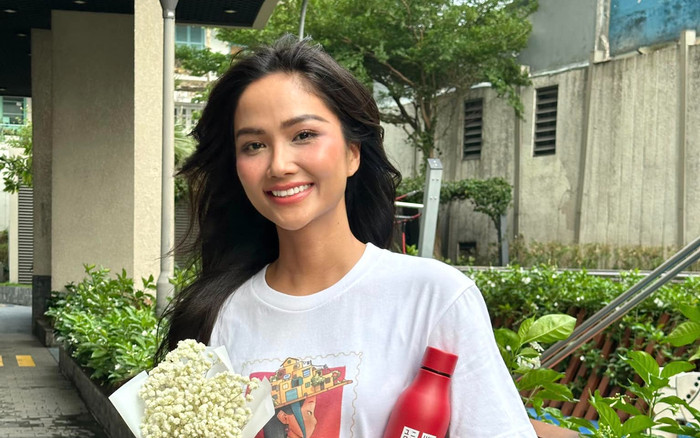 H'Hen Niê lạ lẫm với diện mạo sáng bóng như mặt gương Ảnh 2