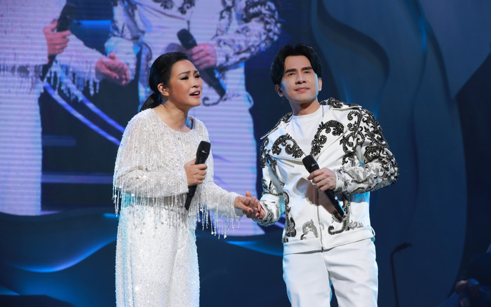 Đan Trường tập tễnh với đôi chân chấn thương, vẫn 'cháy' hết mình trên sân khấu Ảnh 2