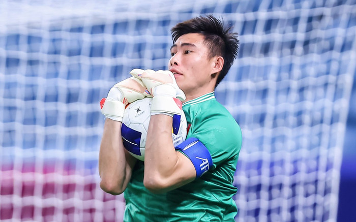 HLV Kim Sang Sik chọn Quan Văn Chuẩn, loại thủ môn Bùi Tiến Dũng Ảnh 2