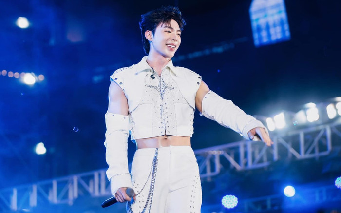 ERIK hờn dỗi khi khán giả yêu cầu hát một bản hit đình đám Ảnh 2