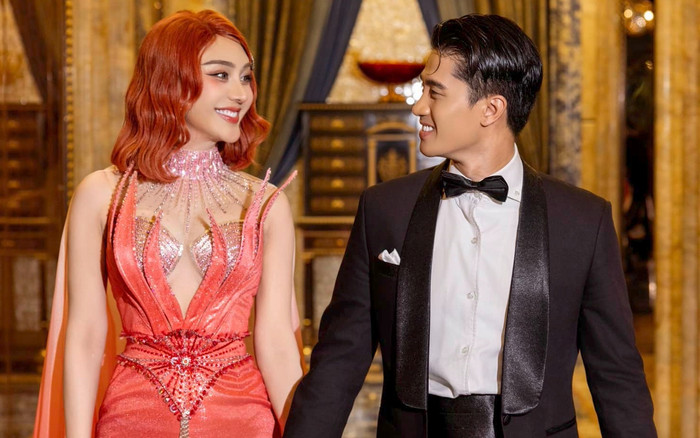 Lâm Khánh Chi nhuộm đầu đỏ rực, trai trẻ tháp tùng, chăm bẵm từng li Ảnh 2