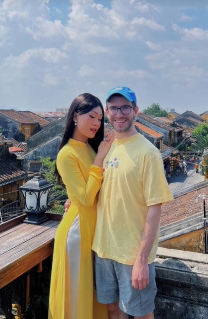 Ánh Trinh có hẳn một series riêng để chia sẻ về chuyện tình yêu của mình và người yêu ngoại quốc.