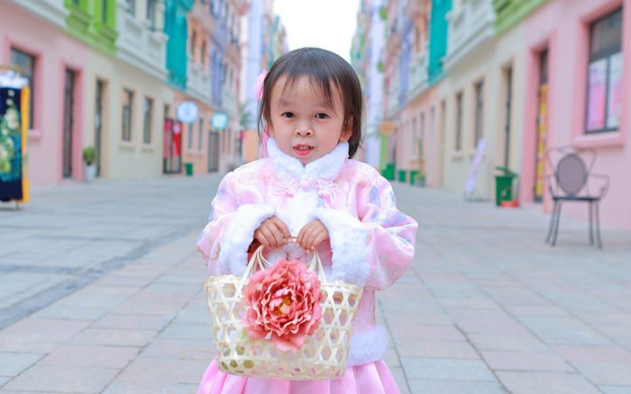 Cô gái tí hon ở Bắc Ninh: 17 tuổi cao 89cm, giao diện như trẻ lên 3 vẫn tự lái xe đi giao hàng Ảnh 2