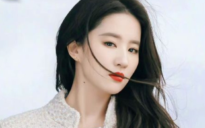 Lưu Diệc Phi khoe tới 10 tài lẻ trong phim mới, netizen cảm thán 'đã xinh còn tài giỏi' Ảnh 2