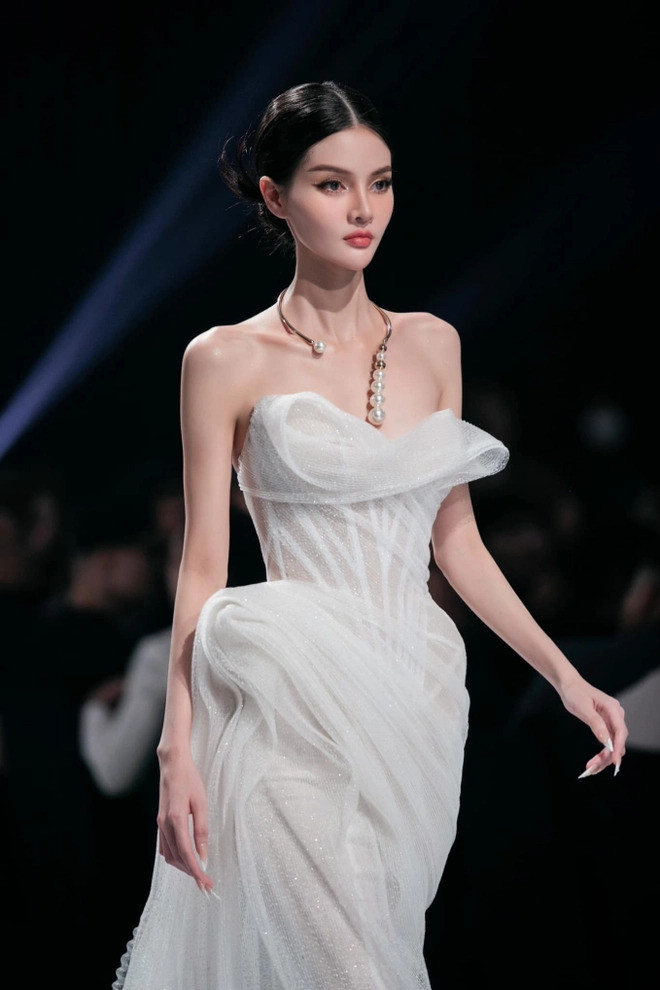 Đỗ Hương Giang sở hữu vóc dáng và nhan sắc ấn tượng.