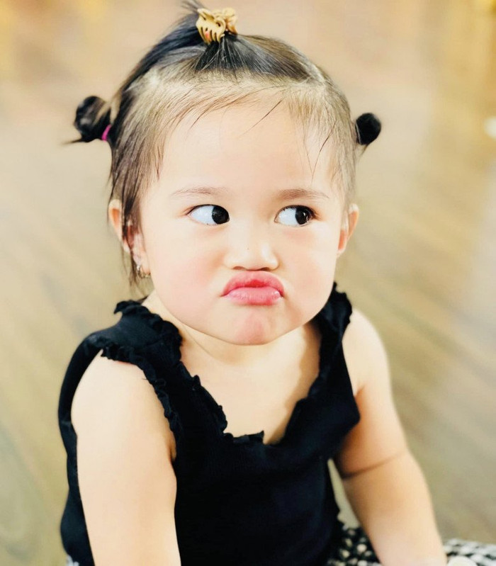 Bảo Ngọc được nhận xét là một em bé siêu cá tính