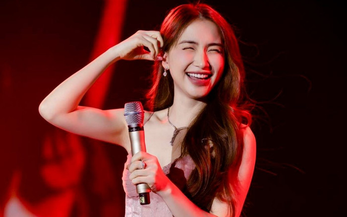 Hòa Minzy gọi nhóm nhạc U40 là hậu bối, nghe lý do ai cũng gật gù Ảnh 2