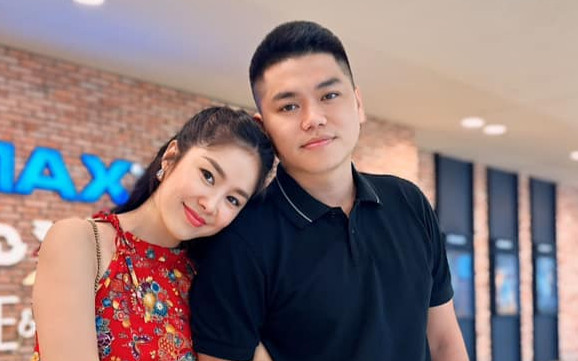 Lê Phương đi quay phim xa nhà, chồng trẻ công khai khen một câu ấm lòng Ảnh 2