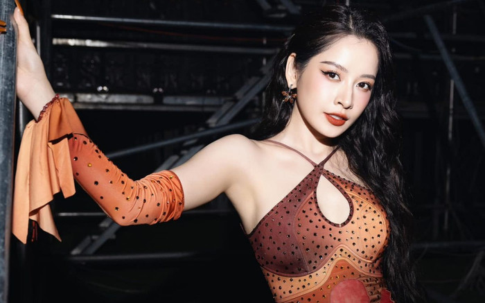 Fan xin tiền sang Thượng Hải ăn phở, yêu cầu Chi Pu 'ke đầu' trên sân khấu Ảnh 2