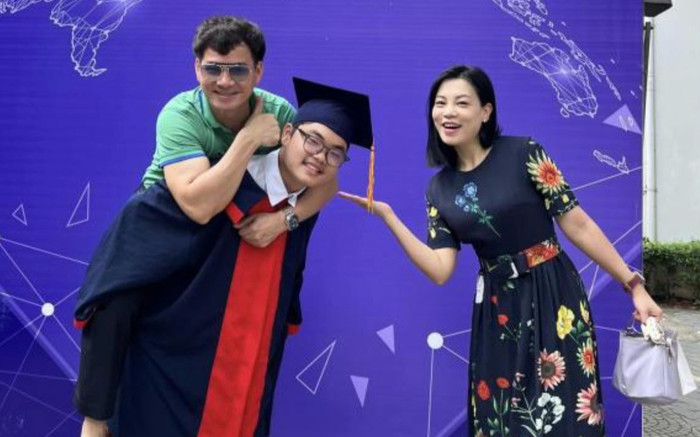 Vợ chồng Xuân Bắc tham dự lễ trưởng thành của con trai, diện mạo nhóc tỳ gây chú ý Ảnh 2