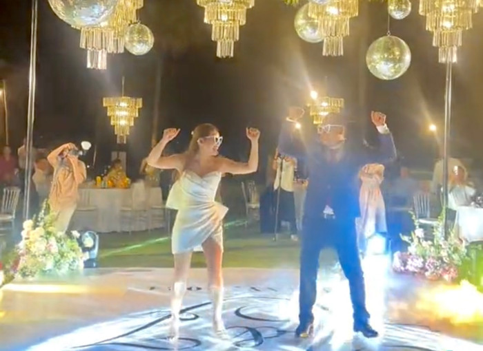 Cô dâu và bố đã có màn trình diễn xuất sắc, ấn tượng với mọi người.