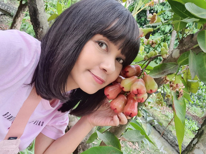 Việt Trinh thường xuyên đăng tải cuộc sống lên mạng xã hội.