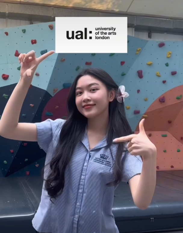 Lọ Lem (Mai Thảo Linh) vừa trúng tuyển Đại học Mỹ thuật Luân Đôn, Anh. Theo tìm hiểu, học phí ngôi trường này dành cho sinh viên quốc tế dao động khoảng 915 triệu đồng/năm.
