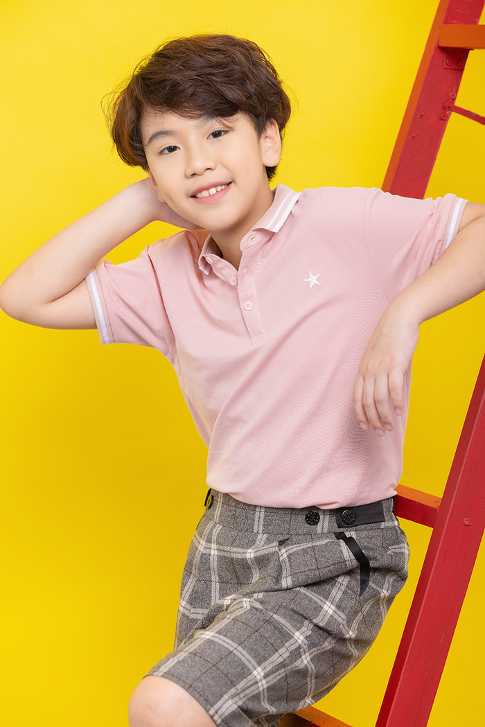 Cậu bạn trong bộ ảnh chào hè.