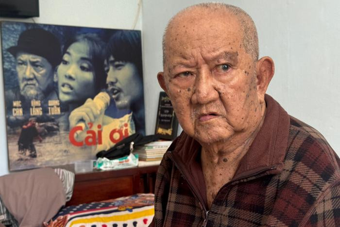 Chỉ học mới lớp 3, những Mạc Can đã đạt nhiều giải thưởng ấn tượng trong nghiệp diễn và viết lách.