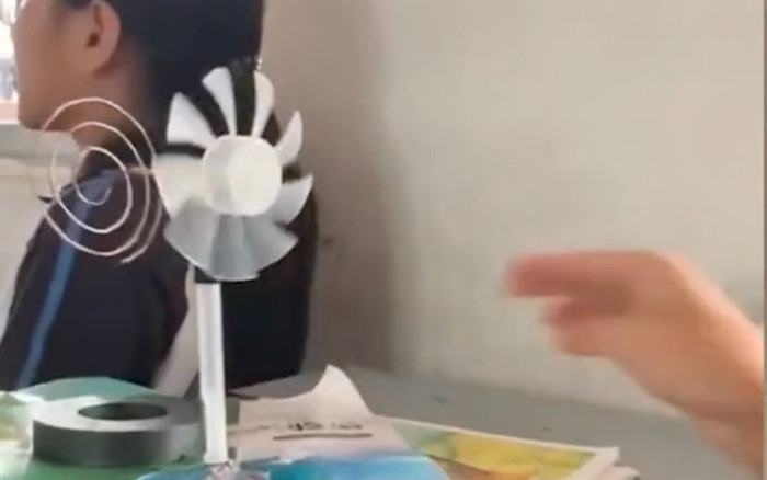 Trời nóng mà lớp học mất điện, nam sinh tự sáng chế quạt thông minh khiến bao người trầm trồ Ảnh 2