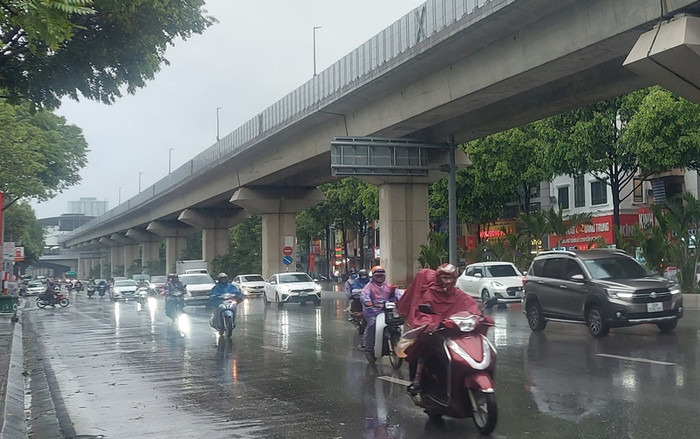 Bắc bộ và Trung bộ có mưa to, Nam bộ vẫn nắng nóng gay gắt Ảnh 2