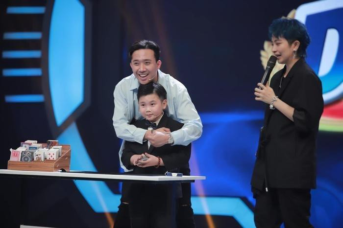 Tài năng nhí Bảo Long từng gây sốt trong một chương trình truyền hình.