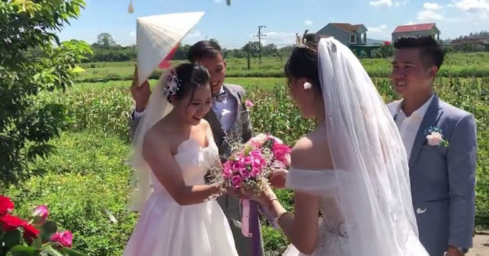 Ở Việt Nam cũng có phong tục đổi hoa cưới.