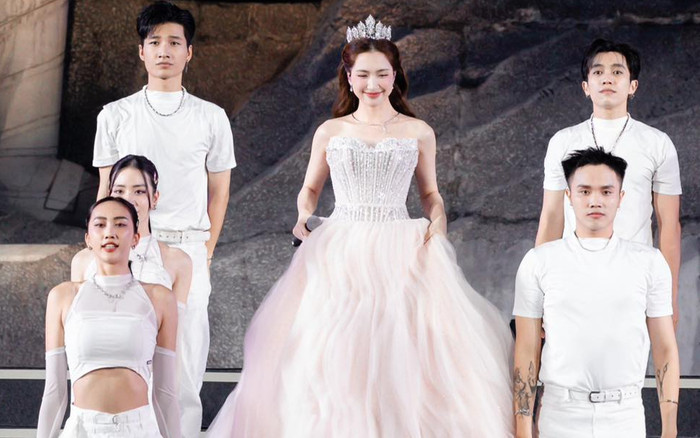 Hòa Minzy hát hụt hơi trên sóng truyền hình, dân mạng phản ứng ra sao? Ảnh 2