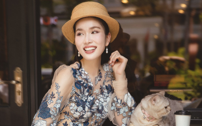 Phương Anh diện váy xuyên thấu khoe đôi 'kiếm Nhật', visual phu nhân hào môn đẹp miễn bàn Ảnh 2