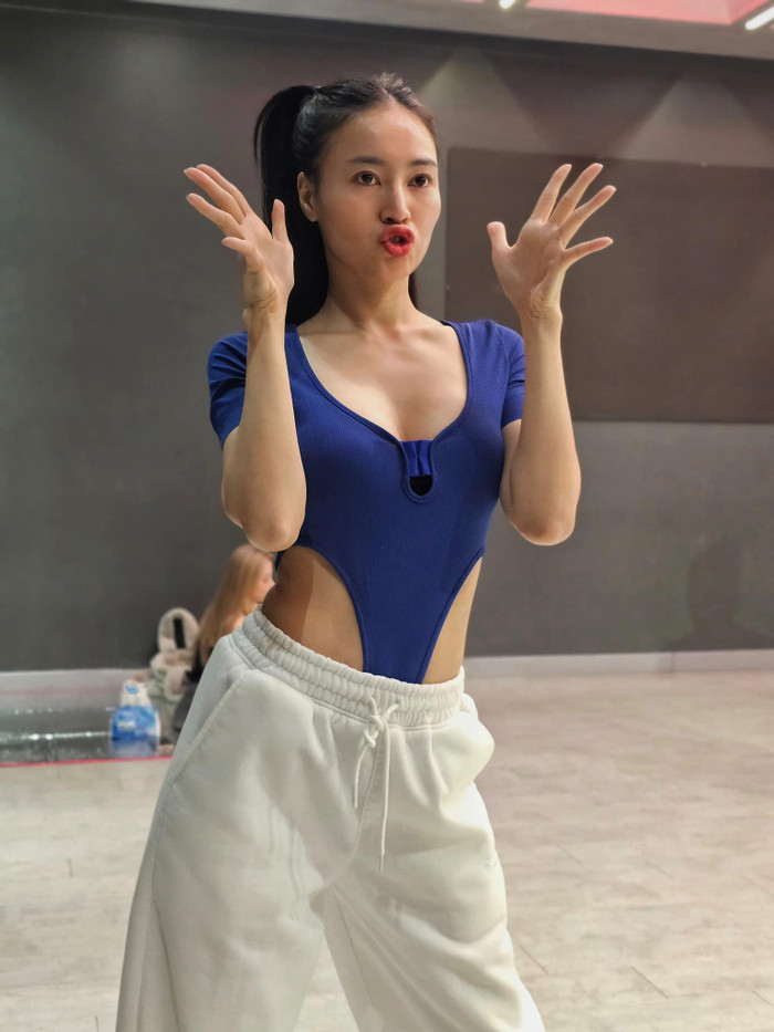 Lan Ngọc thường xuyên khoe ảnh eo thon, ngầm khẳng định không âm thầm qua nước ngoài sinh con. Tuy nhiên, nữ diễn viên Gái Già Lắm Chiêu vẫn không thoát khỏi các bình luận ác ý rằng đây là những tấm hình cũ hay đã qua chỉnh sửa.